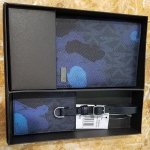Michael kors passport holder travel set